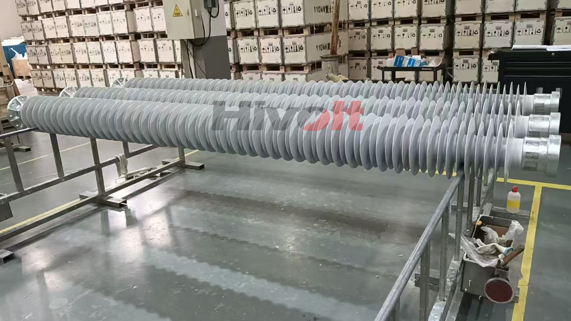 Isolatori di stazione di gomma di silicone per la trasmissione di energia ad alta tensione
